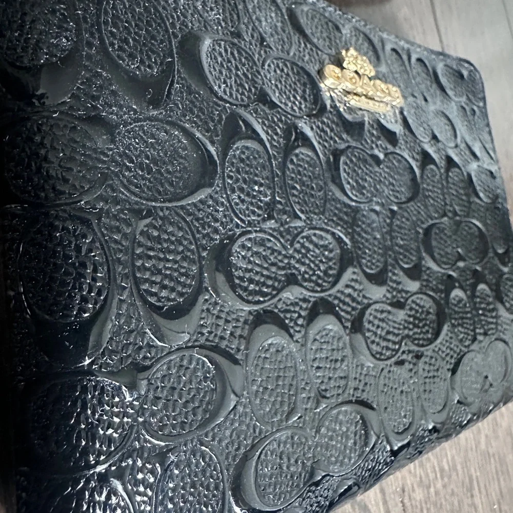 NEW Coach Wristlet Wallet - Shiny Finishing - Picture 2 of 6